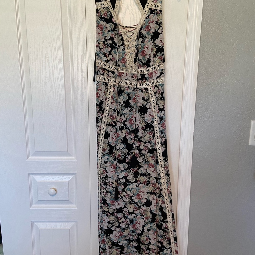 Lulu’s exposed back floral dress